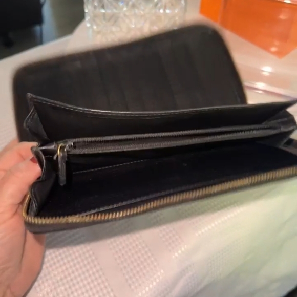 Vintage GUCCI Black Long Zip around wallet 16 card slots, 4 long slots - Picture 5 of 9